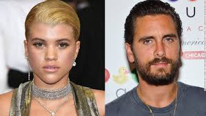 Scott disick, 37, and sofia richie, 21, are still in contact after their split and 'there wasn't a fight or anything bad that happened between them.' richie reportedly wants disick to take care of his health and thinks scott has a lot on his plate right now and thinks it's best for them to be apart so he. 2021 Scott Disick Eroffnet Ex Kourtney Kardashian Seine Trennung Von Sofia Richie Gettotext Com