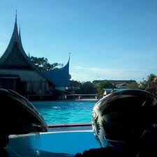 Lokasi kolam renang surya waterboom di sini terletak di kecamatan menganti kabupaten gresik dan berdekatan dengan surabaya bagian barat. Kolam Renang Intan Permata Bengkulu Propinsi Bengkulu