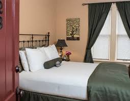 Bekijk 468 beoordelingen, 311 foto's en aanbiedingen voor chamberlin inn, gewaardeerd als nr.2 van 30 hotels in cody en geclassificeerd als 5 van 5 bij tripadvisor. Chamberlin Inn Cody Wyoming Boutique Hotel