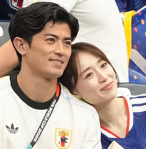 W杯日本のイケメンDFと37歳モデル妻が初２ショット！谷口彰悟と泉里香がブラジル戦後に抱擁 - ワールドカップ2026 : 日刊スポーツ