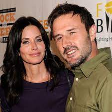 Jonathan silverman, jennifer aniston, courteney cox, lisa kudrow, matt leblanc, matthew perry. Courteney Cox Starportrat News Bilder Gala De