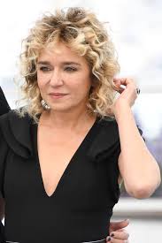 Tagli Capelli Corti 2019 Con I Capelli Ricci Come Valeria Golino