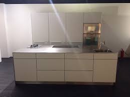 Wer sich für luxuriöse küchenmöbel interessiert, ist bei bulthaup an der richtigen adresse. Bulthaup Musterkuche Gebrauchte B3 Kuche In Alpinweiss Mit Alukante Ausstellungskuche In Dortmund Von Bulthaup Am Phoenixsee