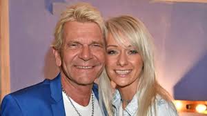 Matthias Reim Bittere Klatsche Fur Freundin Christin Stark In 2020 Matthias Reim Reime Klatsch