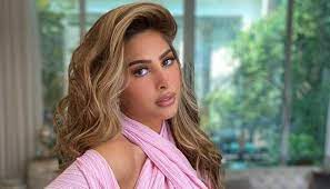 بعد أن أعلنت حملها في شهر مارس/ آذار الماضي من خلال نشر صورة لها على انستقرام، ها هي الفاشينيستا الكويتية فوز الفهد تُبهر متابعيها بأجمل الأزياء التي تعكس إطلالات حمل أنيقة ومميّزة. Ø¨Ø¹Ø¯ ØªÙˆØ±Ø·Ù‡Ø§ ÙÙŠ Ù‚Ø¶ÙŠØ© ØºØ³ÙŠÙ„ Ø£Ù…ÙˆØ§Ù„ Ø§Ù„ÙƒÙˆÙŠØªÙŠØ© ÙÙˆØ² Ø§Ù„ÙÙ‡Ø¯ ØªØªØ¹Ø±Ø¶ Ù„Ø§Ù†ØªÙ‚Ø§Ø¯Ø§Øª Ø­Ø§Ø¯Ø© Ø¨Ø¹Ø¯ Ø¸Ù‡ÙˆØ±Ù‡Ø§ Ø¨Ø§Ù„Ø´ÙˆØ±Øª ØµÙˆØ± Ù„Ø§ÙŠÙ Ù†ÙŠÙˆØ²