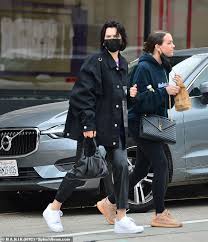 Famous for both her anthemic singles do it. Jessie J Steigt Mit Kurzeren Locken Aus Und Verlasst Den Friseursalon In Los Angeles Aktuelle Boulevard Nachrichten Und Fotogalerien Zu Stars Sternchen