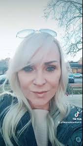 Corinne Schultz's Instagram, Twitter & Facebook