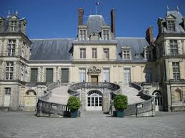 Visit The Top 10 French Palaces And Castles Now And You Will Not Be Disappointed Chateau France Fontainebleau Castles France