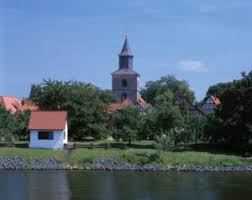 Bildagentur Mauritius Images D Wolfsburg Fallersleben Mittellandkanal Niedersachsen Michaeliskirche Schlossteich D Wolfsburg Fallersleben Mittelland Canal Lower Saxony Michael Church Castle Pond