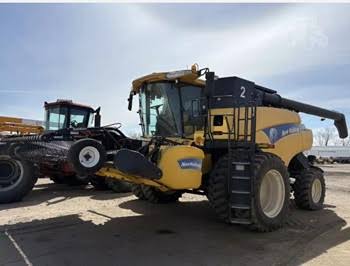 New Holland CR9080 Combine
