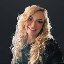 Stephanie Dyke's Instagram, Twitter & Facebook