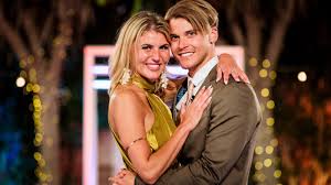 Love island's arabella chi gets cosy with tom zanetti during night out in ibiza a month after the dj's split from mic's sophie hermann. Love Island Finale Heilige Melissa Der Schmachthofe Der Spiegel