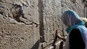 Lo lamento muros pizarra painting. Video Cierran Parte Del Muro De Los Lamentos Tras Caer Una Piedra De 100 Kilos Rpp Noticias