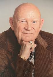 Beverly Hanlon's Instagram, Twitter & Facebook