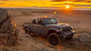 Chicago — the traditional top of the wrangler and gladiator range is the rubicon, a truck focused on crawling over rocks and tight dirt trails. 2020 Jeep Gladiator Mojave Test Drive