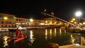 Mer enn 500 feriehus med anmeldelser for korte og lange opphold. Palio Della Cuccagna Sul Porto Canale A Cesenatico 2020 Fc Emilia Romagna Eventi E Sagre