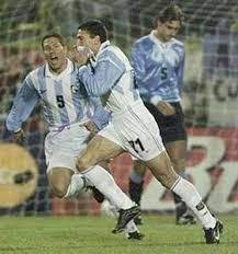 Messi seems set to continue with the argentina team after their 2019 copa america exit. Argentina 2 Uruguay 0 In 1999 In Luque Kily Gonzalez Runs Off After Giving Argentina A 1st Minute Lead In Group C At Copa Ameri America Baseball Cards Running