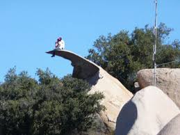 In timp ce majoritatea prefera sa isi petreaca vacantele in locuri linistite, exista si oameni care. Pare Cel Mai Periculos Loc Din Lume Dar ToatÄƒ Lumea Vrea O Fotografie Aici Vezi Motivul