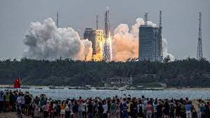 Diketahui bagian dari roket ini ukurannya diperkirakan setelah gedung 10 lantai dan memiliki berat 23 ton. Roket China Diprediksi Jatuh Tak Terkendali Ke Bumi Besok