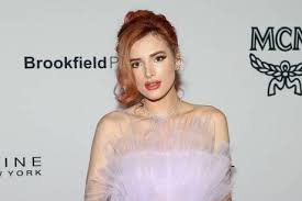 Bella thorne was spotted kissing rapper lil peep while out in los angeles on tuesday. Du Hast Mehr Verdient Bella Thorne Trauert Um Ihren Freund Lil Peep