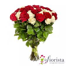 Con il mazzo di rose rosse non ti sbagli se. Mazzo Di Rose Rosse E Rose Bianche Consegna Gratis