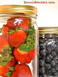 No More Tossing Out Your Berries With This Easy Life Altering Method How To Keep Berries Fresh Longer By Storing In Glass Jars Food Food Hacks Food Saver