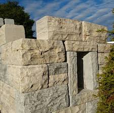 Naturstein Mauer At Aus Kalkstein Von Unika Natursteinwerk Lengau Natursteinhauschen Natursteine Natur