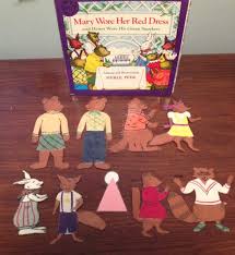 Summer garden preschool teachers help young children create this summer bulletin board by diane b. Clothes Theme For Preschool