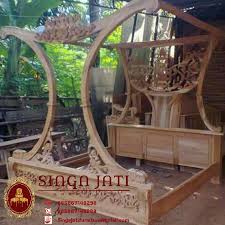 Kelambu dapat dilipat kembali dengan mudah jika sudah tidak digunakan. Tempat Tidur Kelambu Kanopi Kayu Tpk Jepara Singa Jati