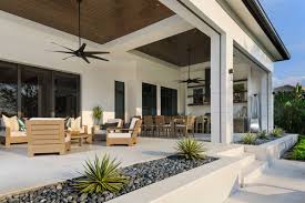 Are at least $8 the first floor balcony acts as a roof for the outdoor kitchen which is an excellent idea. 75 Beautiful Outdoor Kitchen Design With A Roof Extension Houzz Pictures Ideas March 2021 Houzz