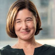 Kelly Loper's Instagram, Twitter & Facebook