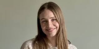 Julie Easter's Instagram, Twitter & Facebook