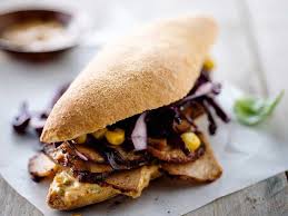 Decouvrez La Recette Kebab A La Dinde Et Au Chou Rouge Cru Sur Cuisineactuelle Fr Chou Rouge Cru Recettes De Cuisine Dinde