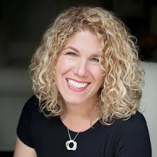 Sarah Singer's Instagram, Twitter & Facebook