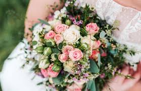 Unterschiedliche hochzeitstage werden gemeinsam mit der dauer der ehe im deutschen sprachraum mit verschiedenen bezeichnungen belegt: Blumen Rampp Blumen Fur Die Romantische Hochzeit