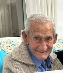 Ha fallecido en Ceutí a la edad de 94 años, el señor Roque Vigueras Alacid,  conocido familiarmente por "PADRE DE LAS MAESTRAS JUGE Y FINA VIGUERA", su  misa funeral se oficiará, miércoles