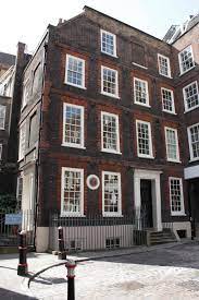 Dr Johnson S House This Type Of London House Could Be Home To Any Georgian Character From The Uppe Georgian House London London House Edwardian Terrace House