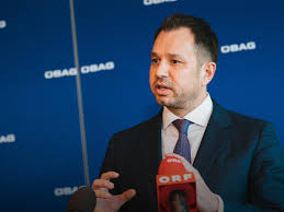 The mass media often call him 'plagiarism hunter' (in german 'plagiatsjäger'). Nowak Hat Eingewilligt Wie Thomas Schmid Die Medien Manipulierte Zackzack At