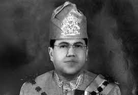 Sultan ismail petra was admitted to mount elizabeth hospital in singapore and faris was appointed regent on 25 may in the sultan's absence. Kelantan Sultan S Father Dies The Star