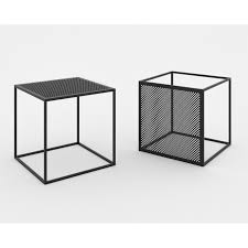 Découvrez cette petite table carrée en bois gris antique pour embellir votre intérieur. Petite Table Basse Motivo Take Me Home