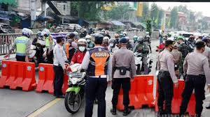 Mereka terkena semburan bisa ular pada bagian matanya. Ppkm Level 1 3 Tribunnewswiki Com Mobile