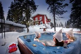 F ür einen winterurlaub in finnland lockt vor allem der norden finnlands mit jeder menge schnee für wintersportarten sowie vielen kinderfreundliche n aktivitäten.mit der familie nach finnland reisen für einen urlaub im winter ist einfach ein tolles erlebnis für groß und klein. Finnland Winterreisen Die Schonsten Reisen In Den Schnee 2020 2021