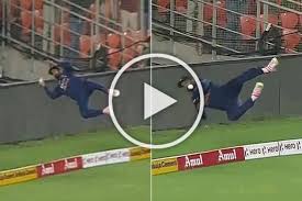 Jos buttler hits ashton agar for two sixes in an over in the first t20 between england and australia in southampton. Ind Vs Eng 1st T20i Flying Kl Rahul Denies Jos Buttler A Certain Six With Stunning Fielding Effort Watch