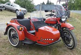 We're looking to buy an old ural/dnepr motorbike (preferrably with sidecar). Ural Gespann Steht Auf Dem Austellungsgelande Beim Oldtimertreffen In Ostheim 07 2019 Fahrzeugbilder De
