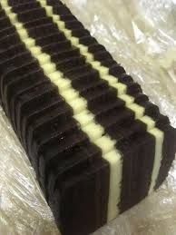 Sapukan sedikit minyak masak atau margerin di sekeliling bahagian loyang dan alas dengan kertas minyak. Resepi Kek Lapis Coklat Cheese Baru Resepi Kek Lapis Facebook