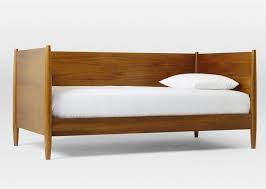 High Low The Modern Wooden Daybed Remodelista Mid Century Daybeds Wooden Daybed Modern Daybed