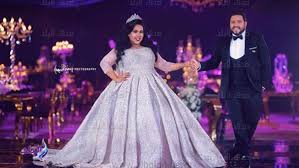 كنت في سن ال15 عندما انتقلت للعيش في منزل اختي الي تكبرني ب4 اعوام وزوجها بسبب انتقالي الى مدرسة داخل المدينة ولأنه اهلي كانو يعيشون في قرية صغيرة وكانت حياتي. ØµØ¯Ù‰ Ø§Ù„Ø¨Ù„Ø¯ ØªØ¬Ù‡ÙŠØ²Ø§Øª Ø¶Ø®Ù…Ø© Ù„Ø­ÙÙ„ Ø²ÙØ§Ù Ø´ÙŠÙ…Ø§Ø¡ Ø³ÙŠÙ ÙˆÙ…Ø­Ù…Ø¯ ÙƒØ§Ø±ØªØ± ØµÙˆØ±