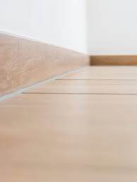 Zeer Sterke Hoge Houten Plinten In Verschillende Kleuren En Maten Verkrijgbaar Vloertegels Vloeren Houten Vloer