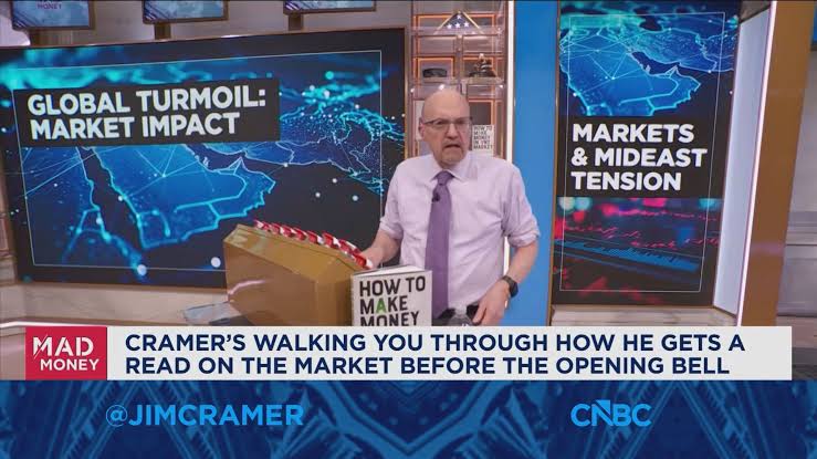 How Jim Cramer gets a read on the market before the opening bell