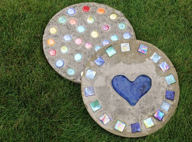 DIY Concrete Stepping Stones Using Cake Pan Molds - One Hundred Dollars a  Month
